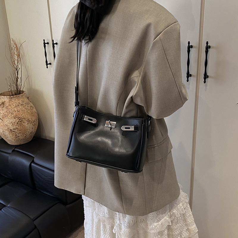 Viajando al trabajo, bolso de axila de gran capacidad para mujer 2024 invierno retro moda casual bolso de hombro coreano