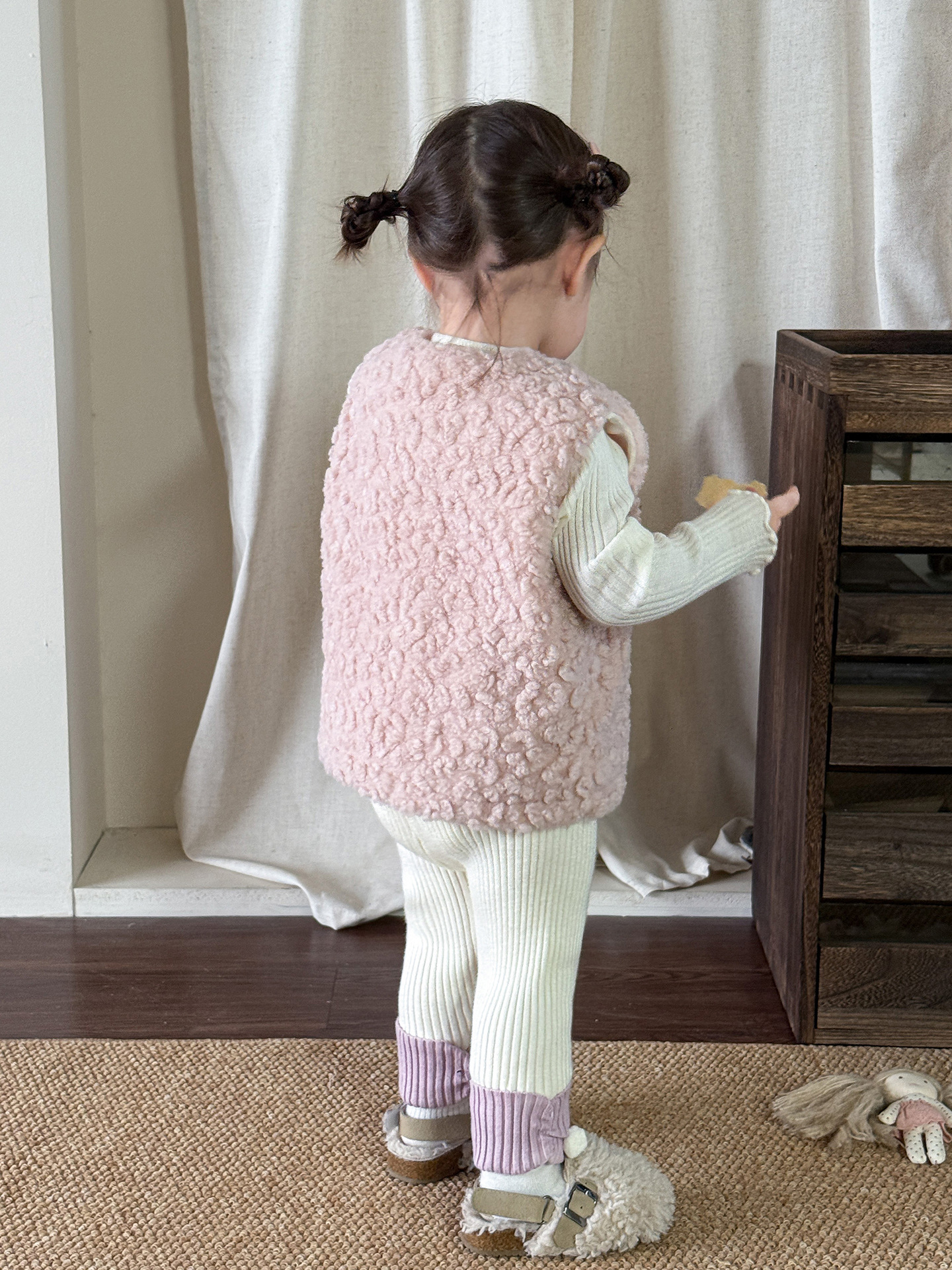 Sugar Pear ropa infantil chaleco de invierno de niñas más vello grueso 2025 nuevo chaqueta de cordero para niños ropa de bebé