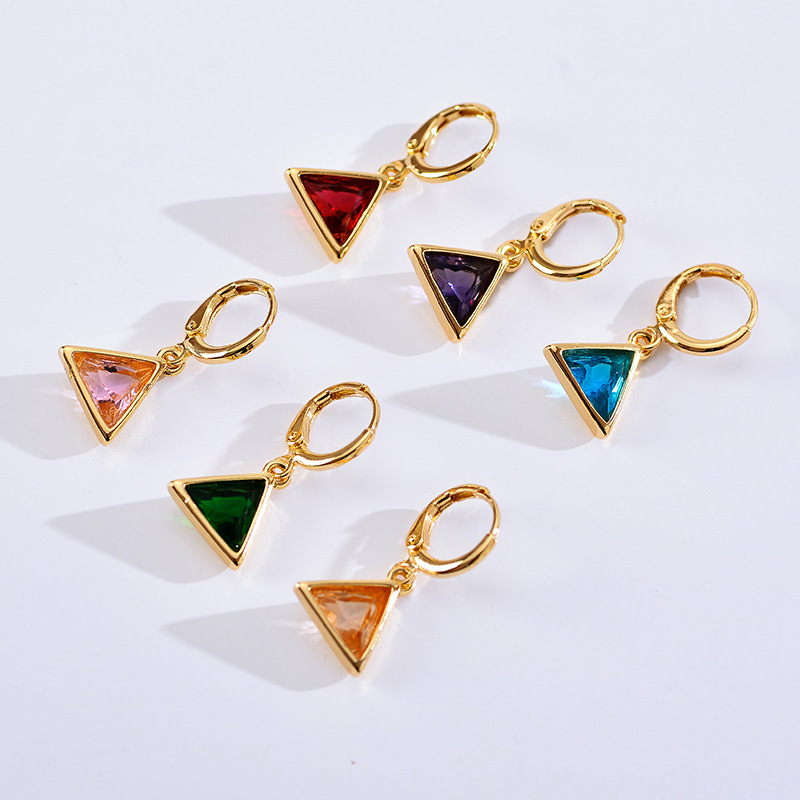1 Pair Retro Triangle Copper Inlay Zircon Drop Earrings display picture 1