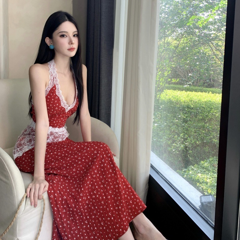 吊带连衣裙女夏2025新款法式碎花气质挂脖显瘦长裙红色裙子|undefined