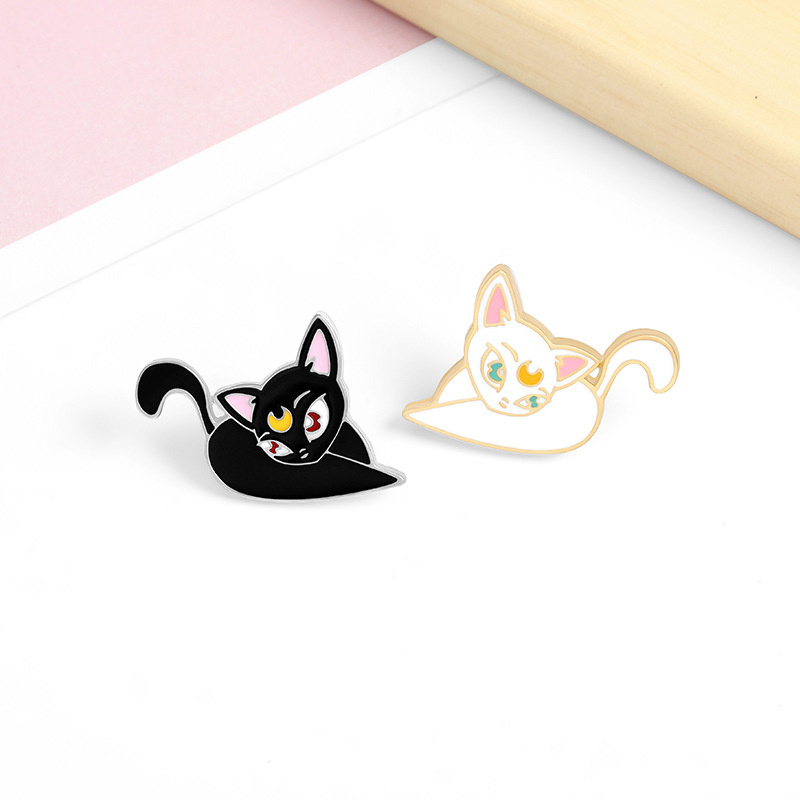Cute Cartoon Moon Cat Alloy Dripping Oil Brooch display picture 3