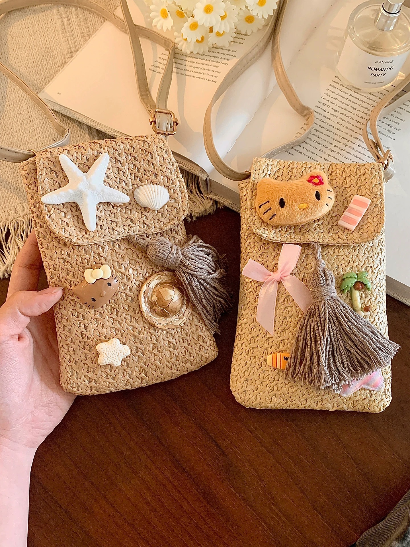 Túi cói đựng điện thoại Kitty 72,9k/c (lố 6)