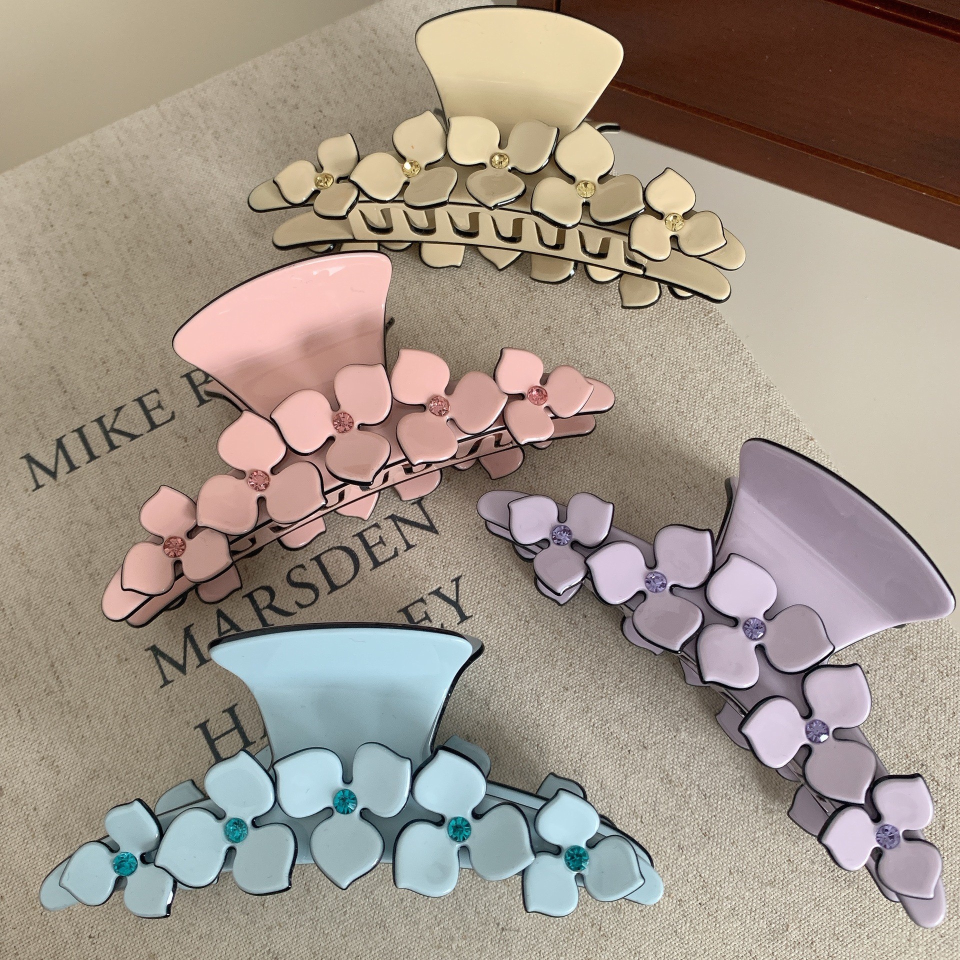 Acetic acid sheets Material Simple Style Classic Style Women's Solid Color Acetic Acid Sheets Hair Claws