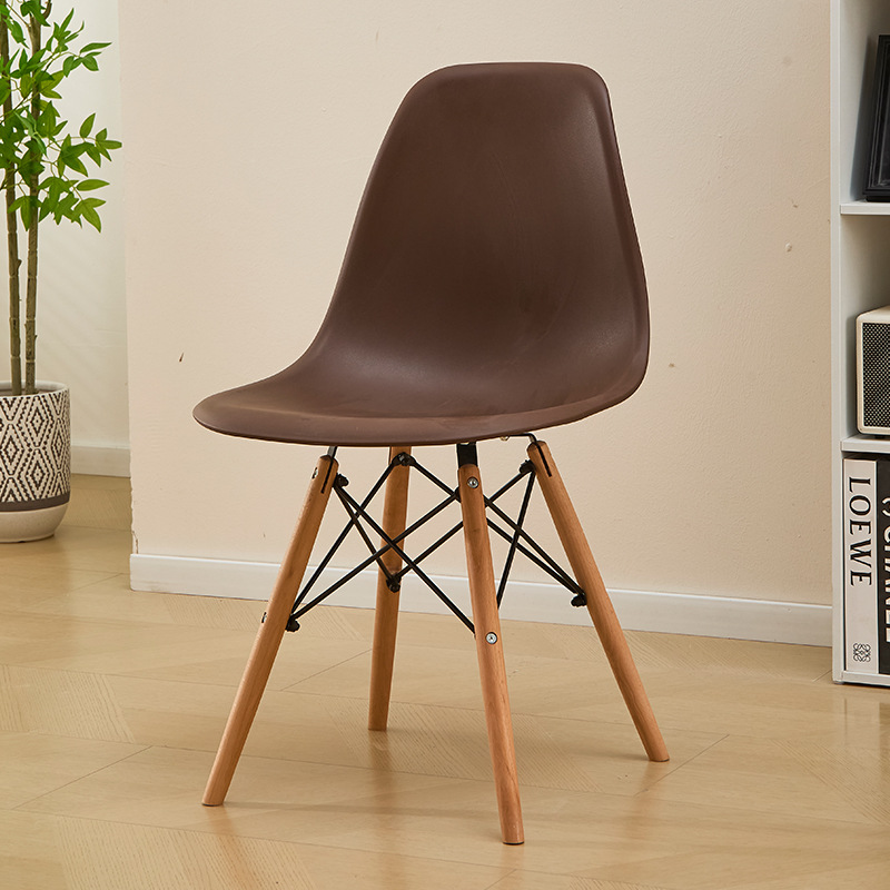 Sillas de plástico de piernas de madera de color sillas de comedor de estilo simple sillas de comedor de restaurantes hoteles sillas de conversación de relajación fabricantes