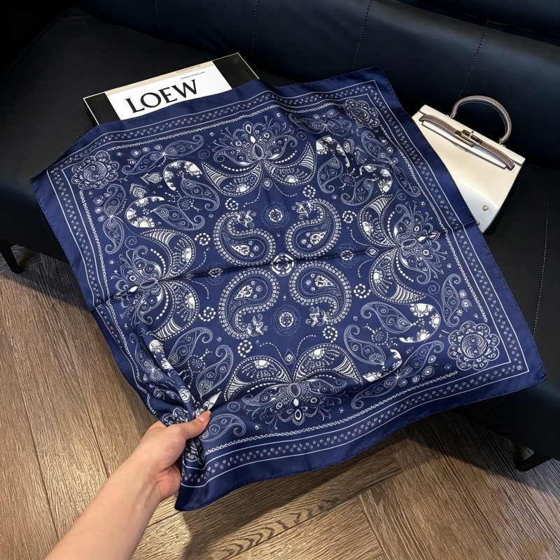 Colección 70*70 nuevo estilo bufanda de seda azul sensación de alta calidad imitación bufanda cuadrada de seda moda todo-fósforo bolsa atada bufanda de pelo