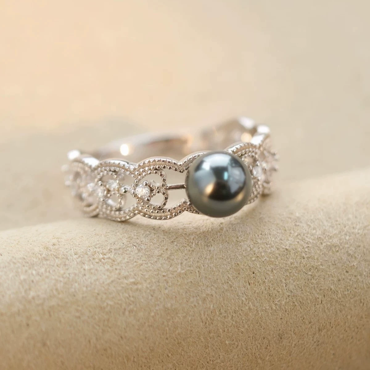 Аксессуары Platinum Pt900, кольцо с ретро-принтом, инкрустированное бриллиантами, с изображением 0,1 карата, бусины 9–10 мм в комплект не входят.