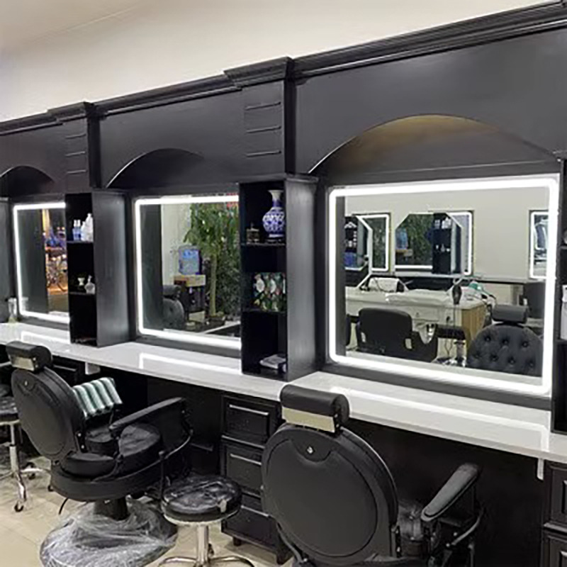 Barbería mirror image 9