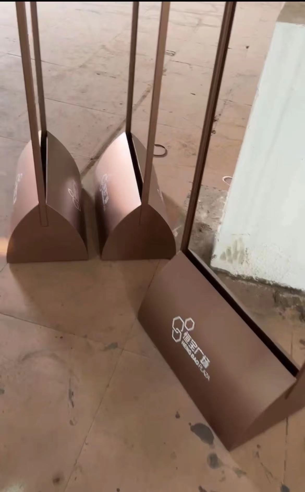 厂家制作商场指示牌、广告牌立牌，展架，海报架，介格商用招牌