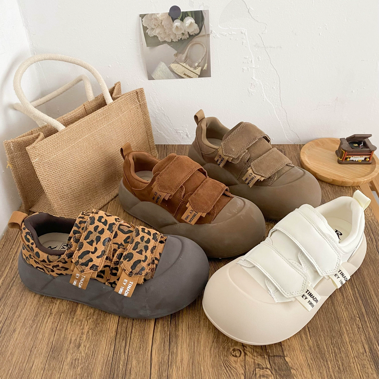 XY-A353 латексная стелька на липучке, толстоподошвенные туфли-хлебцы, женские кроссовки с леопардовым принтом, новинка 2025, белые туфли