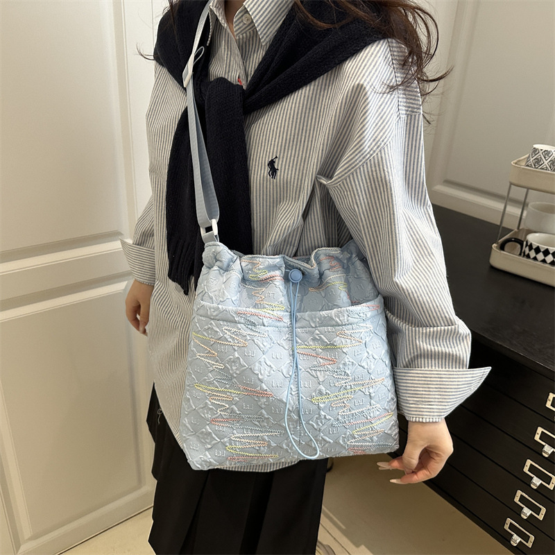 Bolsas de primavera y verano de mujeres de gran capacidad 2025 nuevo pequeño paquete de hombro, bolsas de viaje, bolsas de ocio plegadas