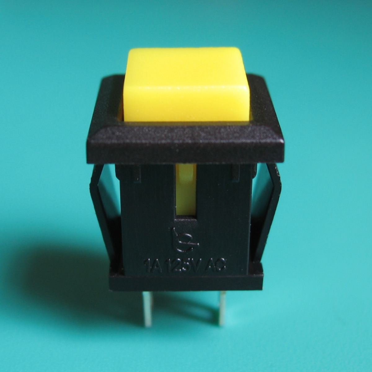 14*14正方形带锁不复位黄色按钮开关亮群P13-1A3