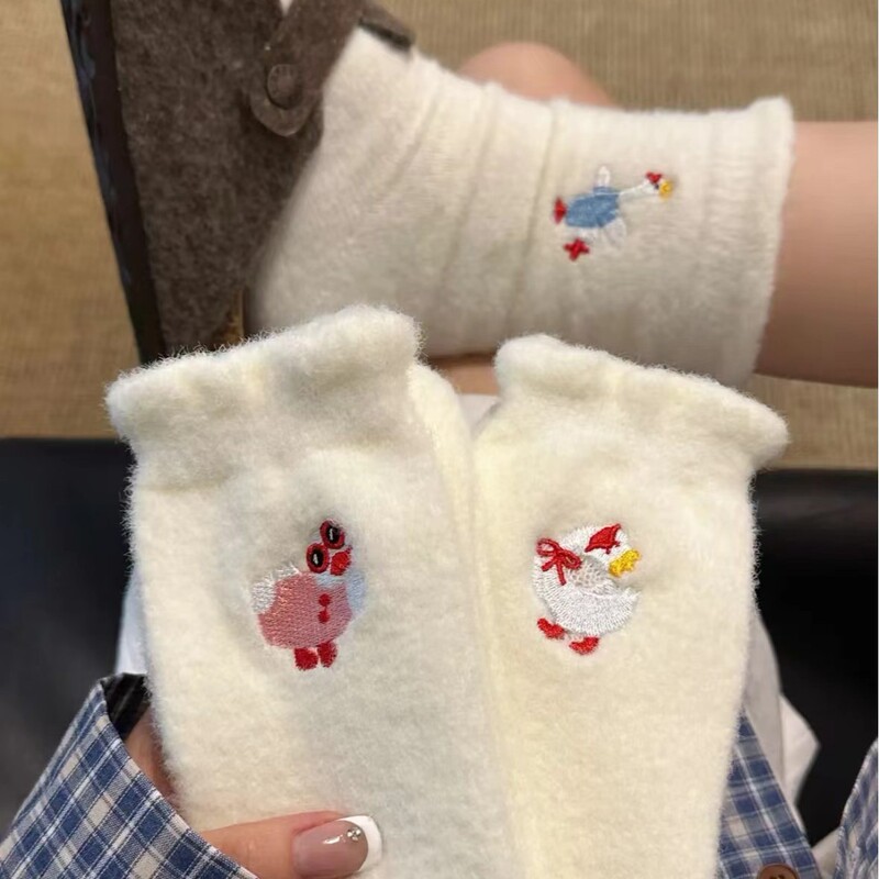 Winter Socks for Women, Cute Cartoon Australian Velvet Fleece-Lined Thickeneded Mid-Calf Socks, Warm Japanese Style White Deodorant Sleep Socks