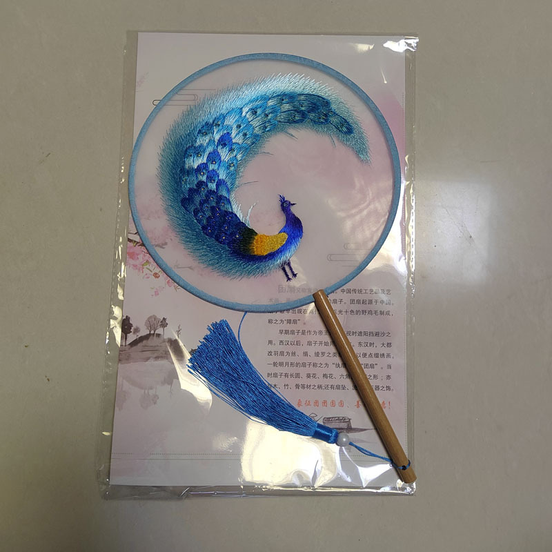 両面のシルクの刺繍の透明な漢服のチャイナドレスは写真を撮ります。|undefined