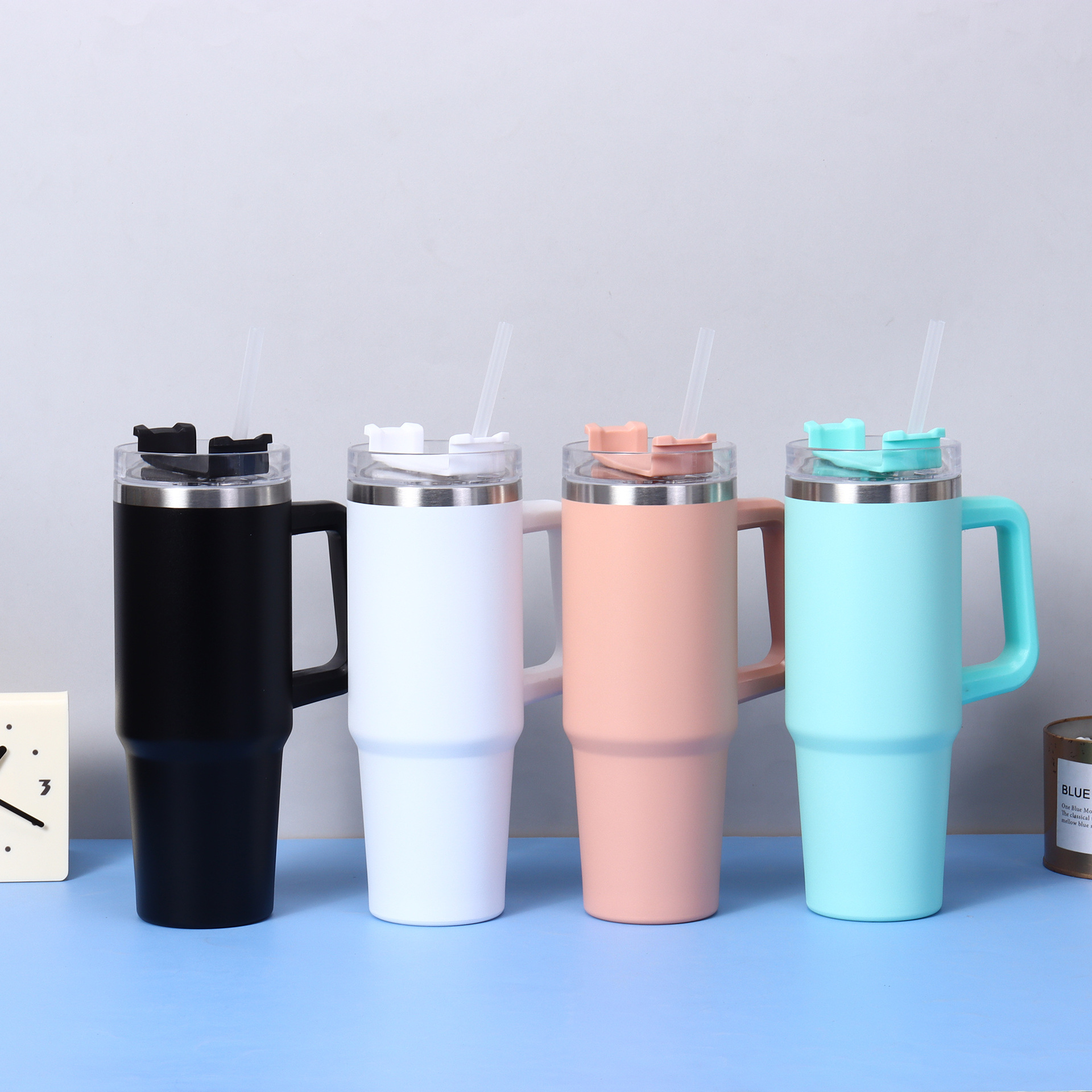 Vacuo transfronterizo 30oz mango de taza de automóvil de acero inoxidable aislamiento de calor aislamiento de frío taza de cerveza con paja al por mayor