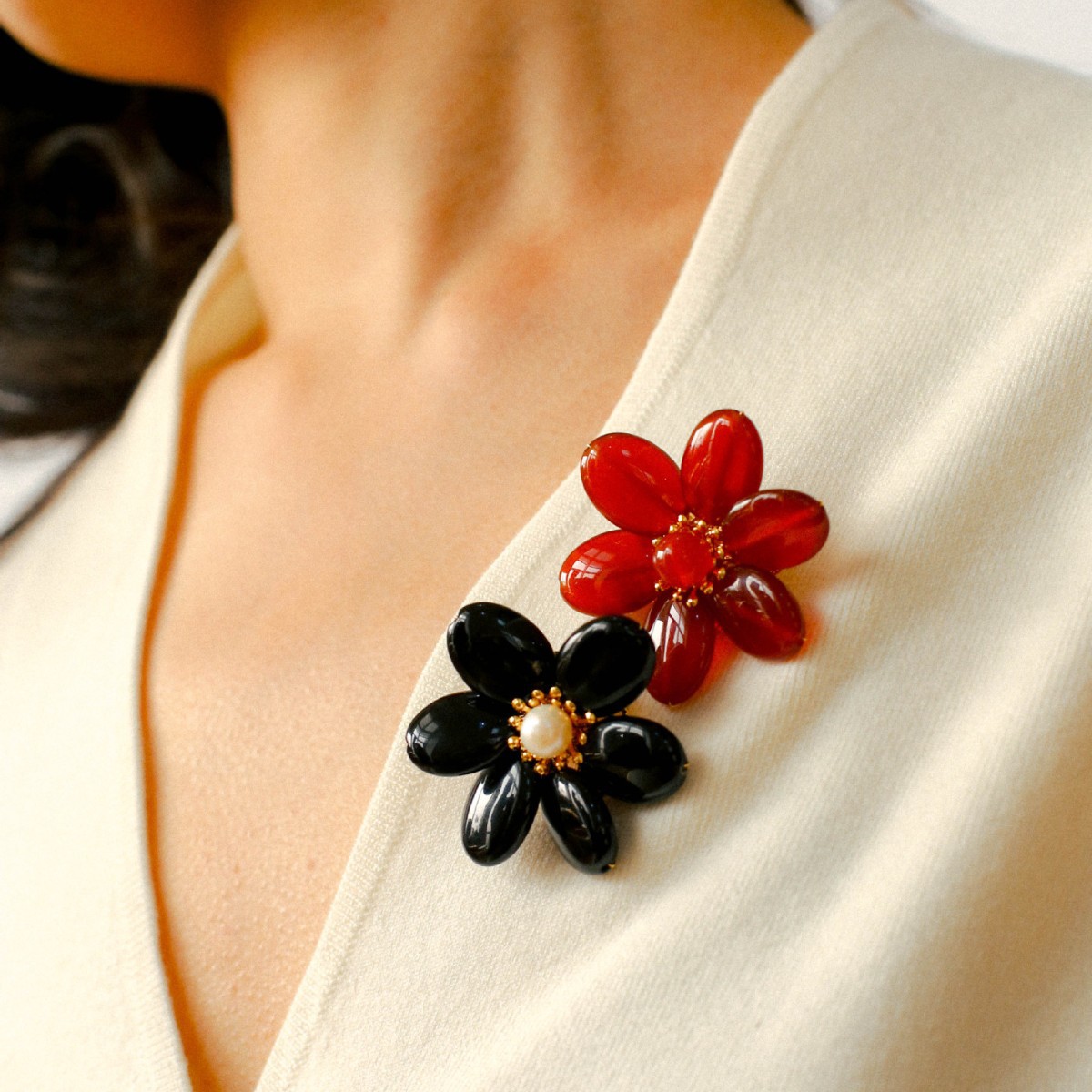 2025 New Vintage Style Red Agate Woven Flower Brooch for Women, Fashionable and Elegant Suit Sweater Brooch Pin