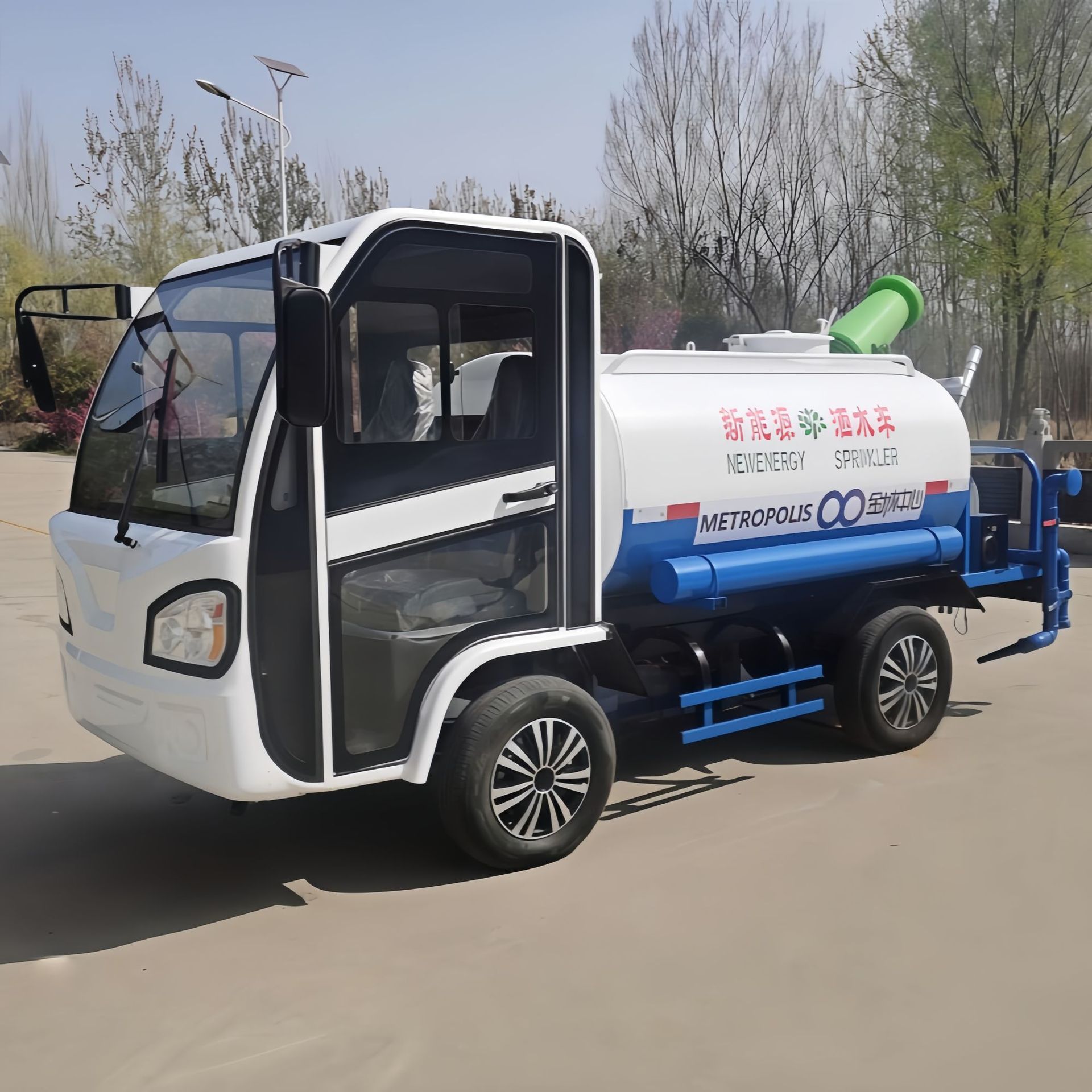 Factory Sprinkler Trucks, Blue License Plate Sprinkler Trucks, Prices of Small Sprinkler Trucks, Garden and Construction Site Dust Suppression Sprinkler Trucks
