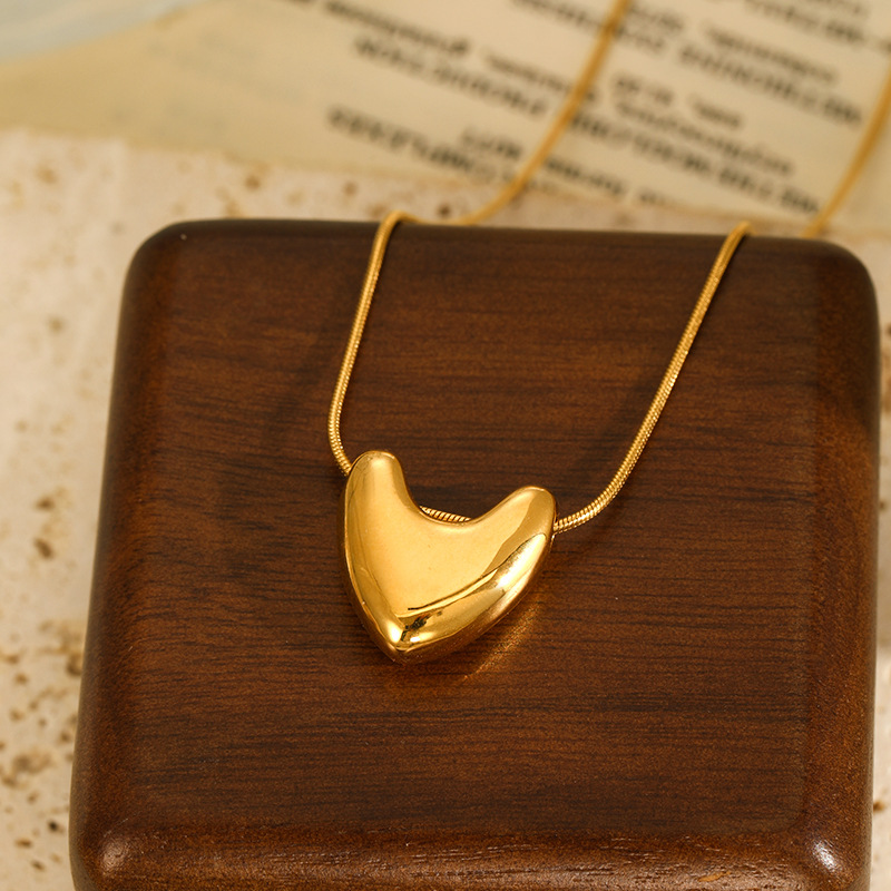 13g Weight 14K Gold Plated Plating Material 304 Stainless Steel Pendant Material Pendant Necklace Classification 304 Stainless Steel Chain Material 1 Piece Quantity Casual, Daily Occasion 304 Stainless Steel Material Heart Shape Pattern Women's Gender Simple Style Style Wholesale Jewelry Simple Style Heart Shape 304 Stainless Steel 14K Gold Plated Pendant Necklace 2
