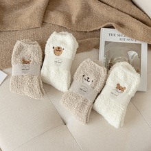 加厚珊瑚绒袜子女小熊刺绣中筒袜冬季厚款长袜可爱保暖家居睡眠袜