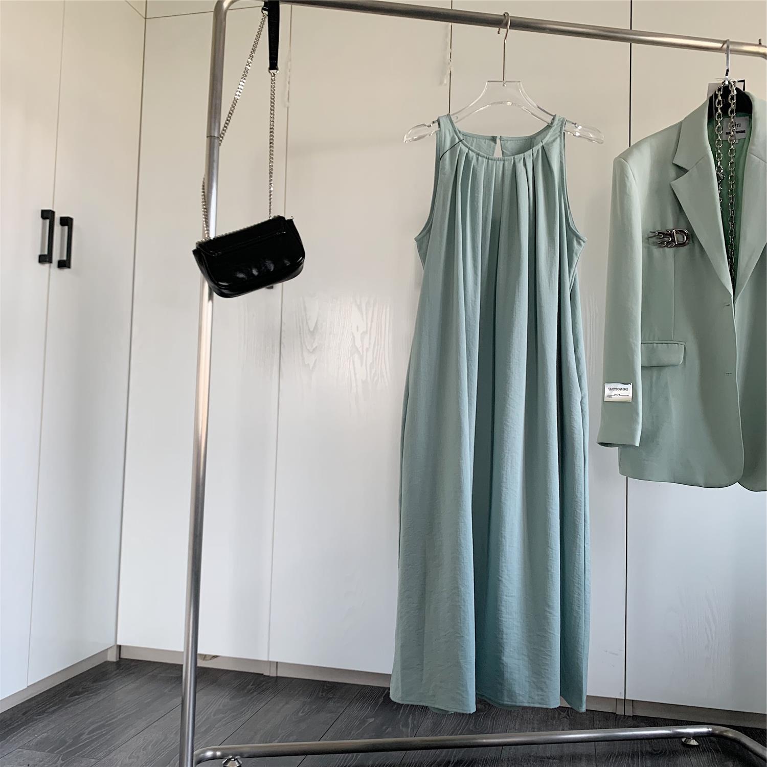 한국 디자인 틈새 느슨한 슬리밍 비치 긴 원피스 여성의 휴가 민소매 멋진 조끼 등이없는 원피스 여름