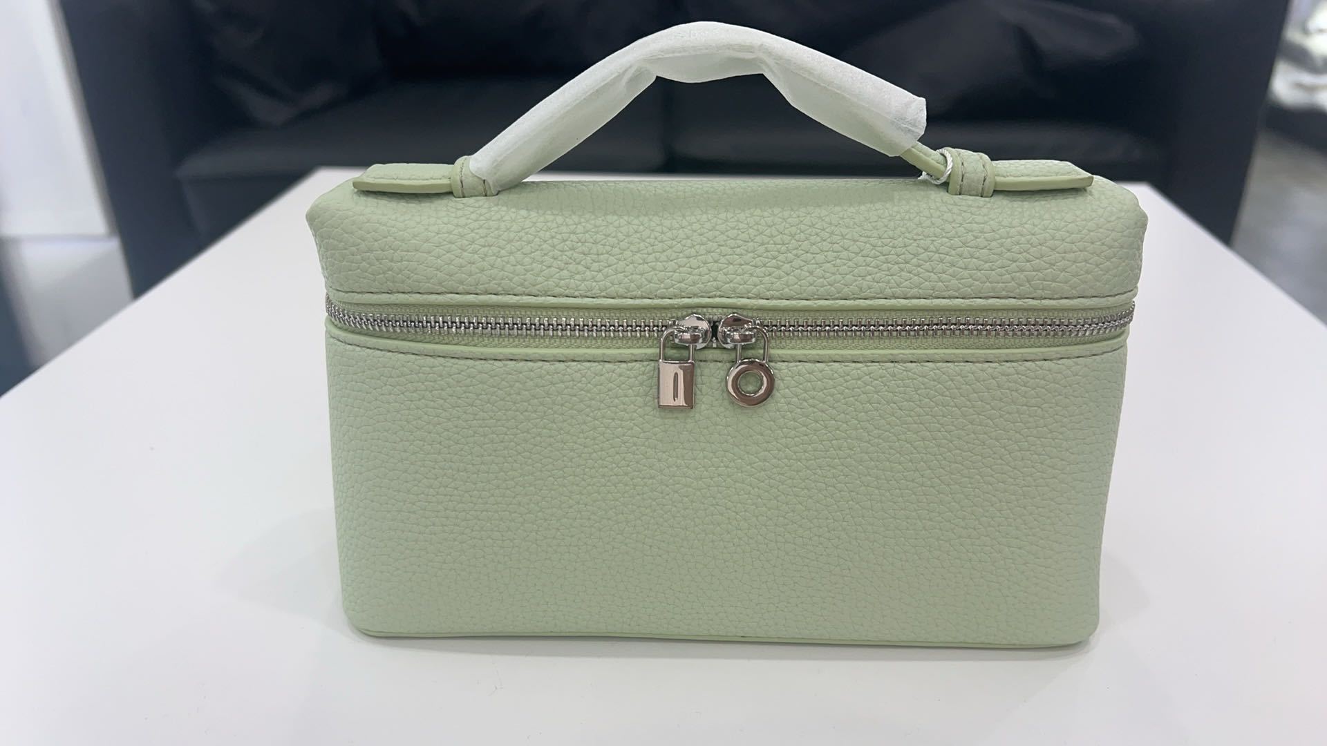 Mei Ziqing without label [hardware without letters]]