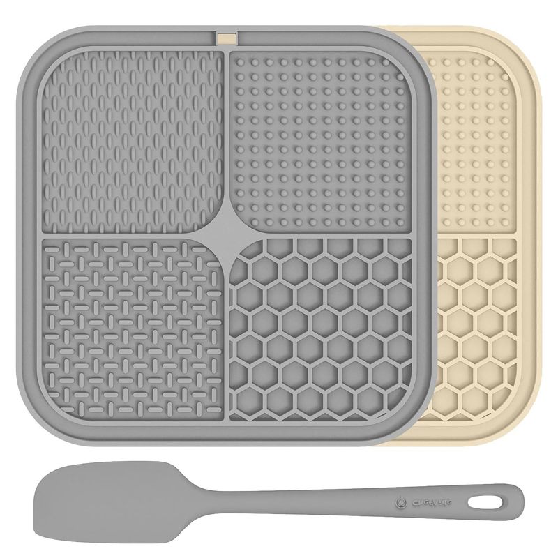 アマゾンのペットはパッドのシリコンのペットの食器を舐めます。|undefined