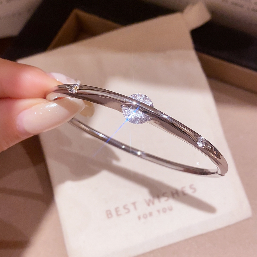 El temperamento francés arco de zircon pulsera de doble capa dulce ins pulsera de viento lujoso ligero de alto nivel sensación de joyas versátiles para mujeres