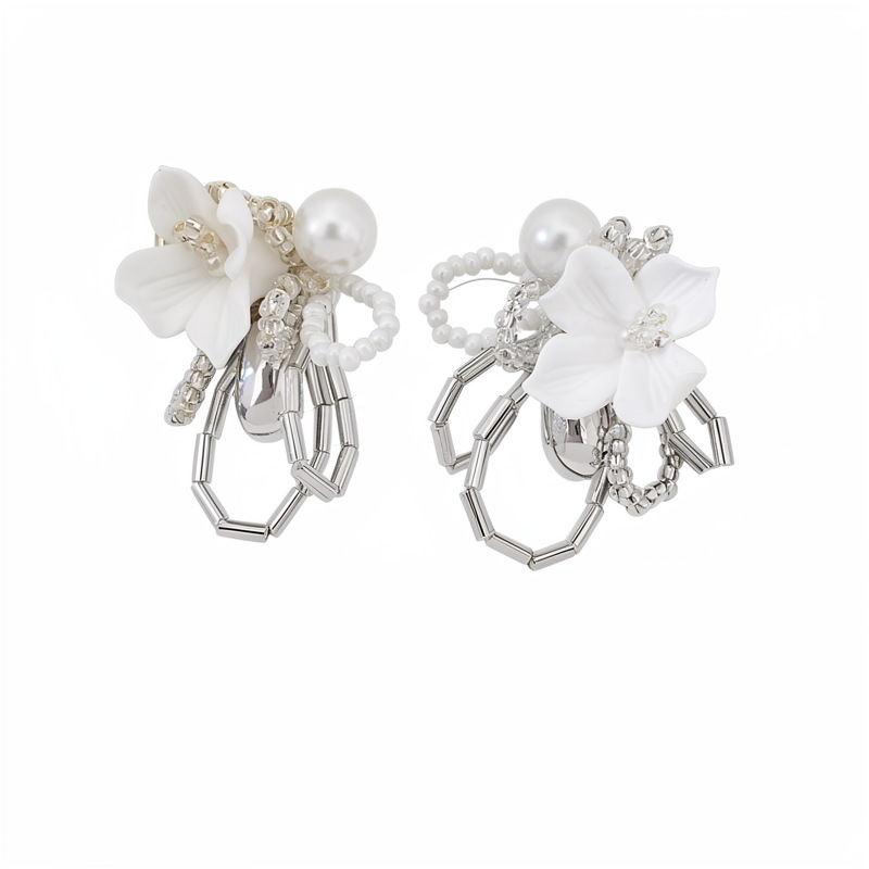 Agujas de plata flores gota de agua perlas personalidad exquisita nicho temperamento pendientes ligeros de lujo alta sensación de pendientes mujeres al por mayor