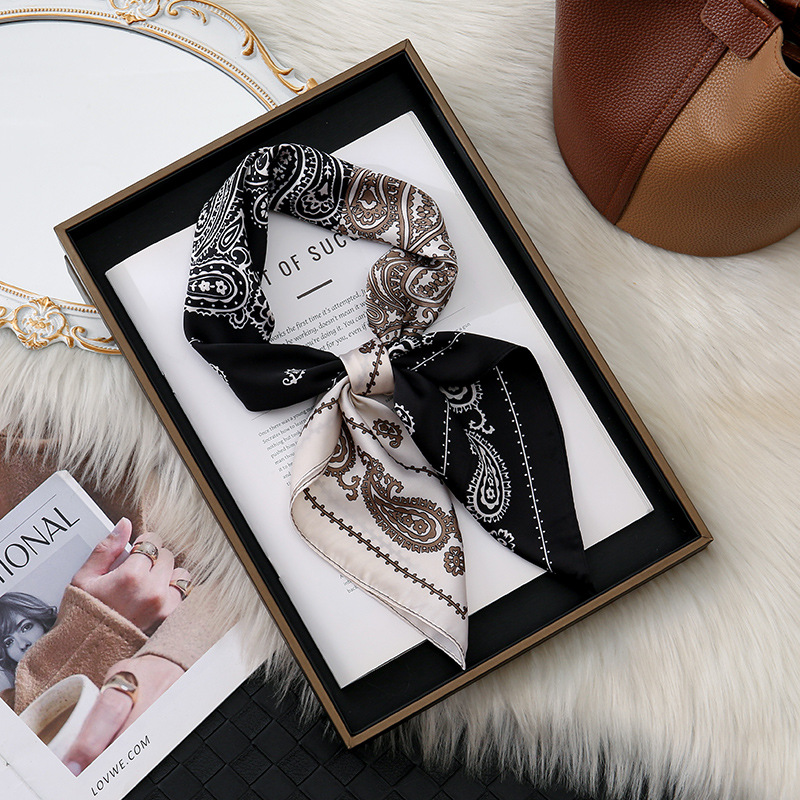 Red coreana de Internet todo fósforo moda floral 70 bufanda cuadrada de seda de imitación bufanda bufanda de seda de punta de onda de sentido de alta calidad bufanda de seda para el cuello al por mayor