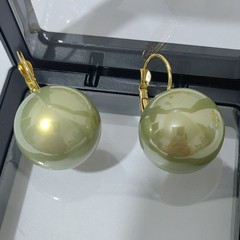 真金メッキ港風誇張真珠イヤリング耳ボタン式の大衆独特なデザイン感グリーン耳飾り欧米耳飾り