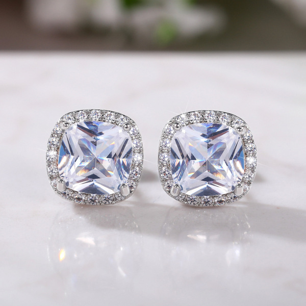 Cao Shi LAZADA new classic four-claw AAA square zircon earrings European and American manufacturers supply a generation of hair