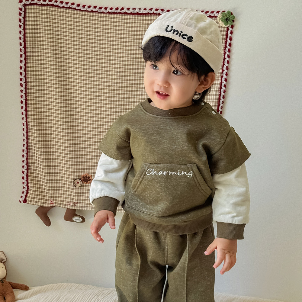 Traje para niños de estilo coreano otoño e invierno más terciopelo de dos piezas engrosado otoño e invierno estilo extranjero ropa exterior suéter para bebés pantalones ropa exterior