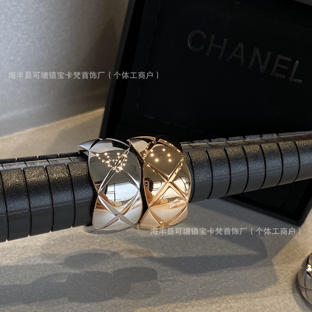 รุ่นกว้างสีขาวเคลือบเงา / สวยเบอร์6