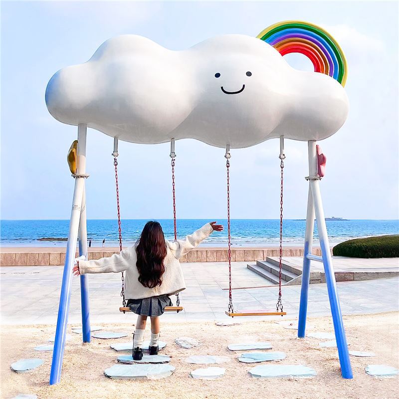 Outdoor campsites, popular photo spots, cloud swings, shopping malls, scenic spots, flower fields, lawns, cartoon rainbows, and decorative art installations.