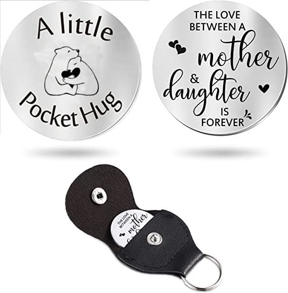 Un pequeño bolsillo abrazo llavero de cuero oblea de acero inoxidable de doble cara llavero de letras