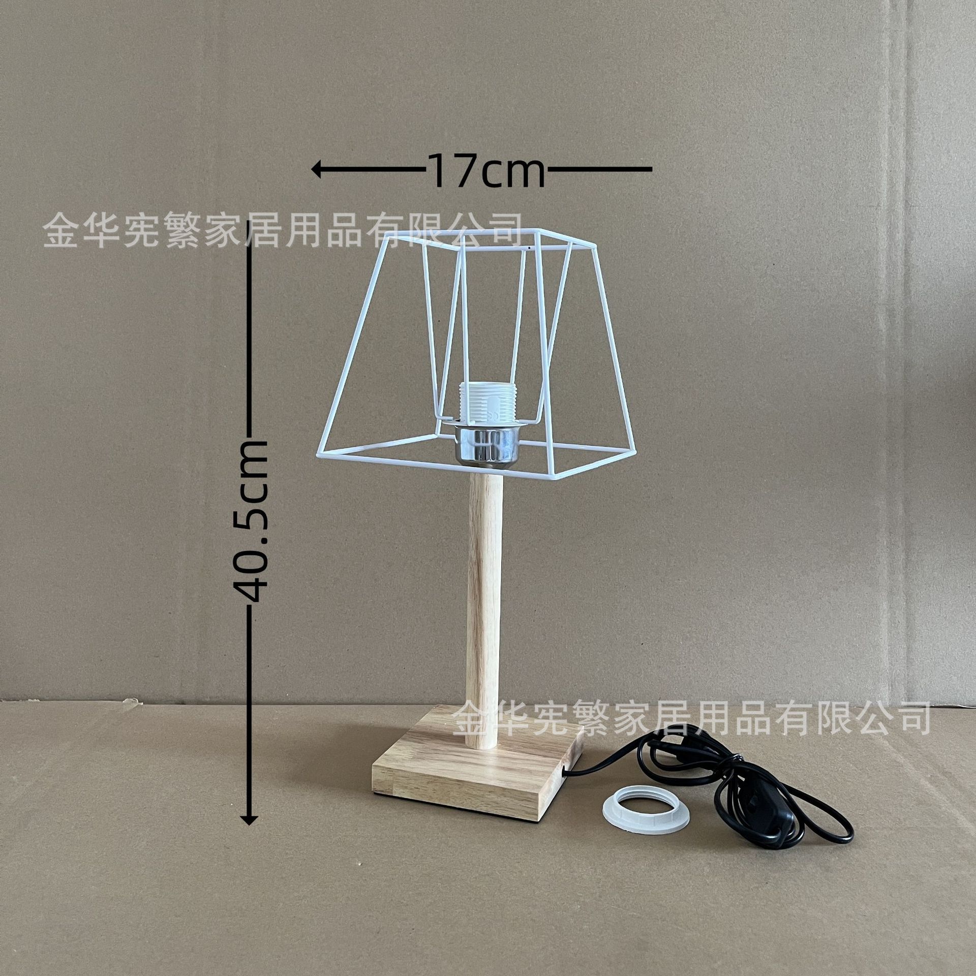 11x17x15 사다리꼴 철 프레임 + 28 높이 정사각형 나무 베이스