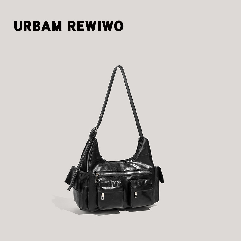 Fashionable capacious one-shoulder bag