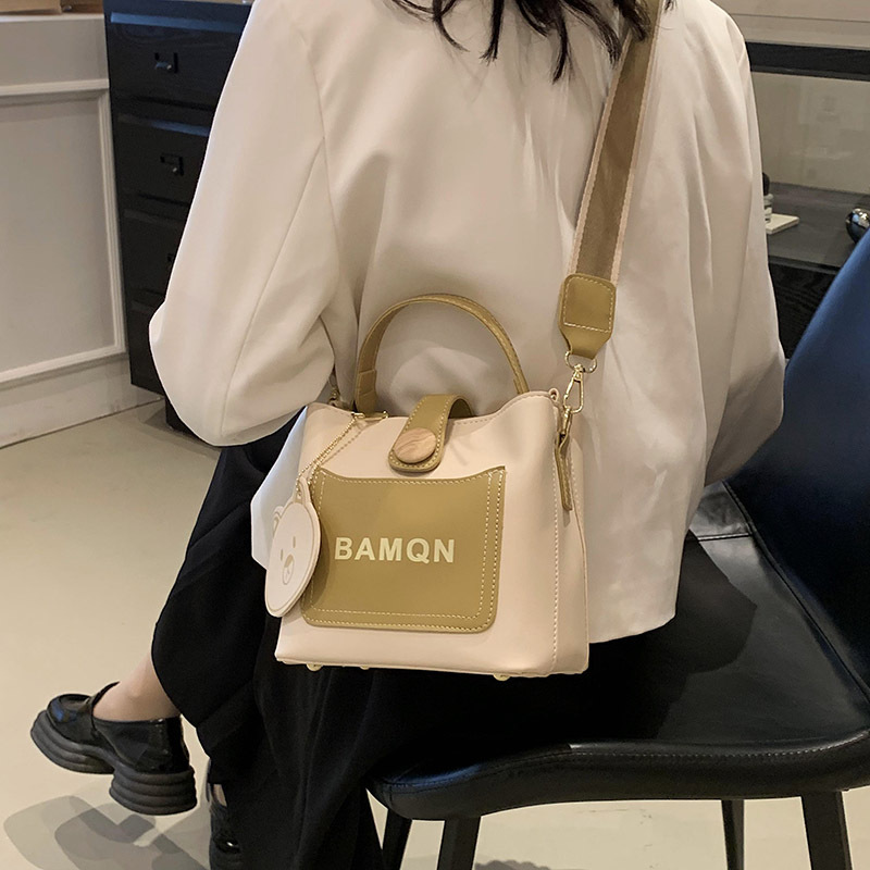 Diseño de nicho bolso a juego para mujeres 2023 nuevo popular bolsa de cubo bolsa de mensajero portátil de celebridades en línea de alta calidad