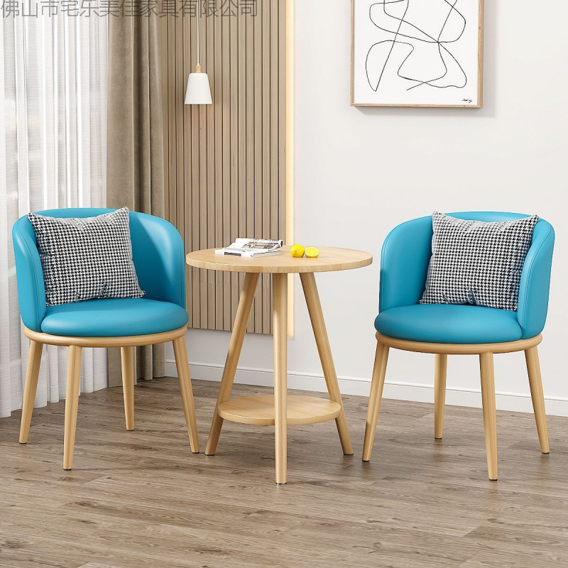 Mesa y silla de ocio balcón sala de estar de lujo ligera mesa y silla combinación de hotel de alojamiento residencial negociación en línea mesa y silla set de tres piezas