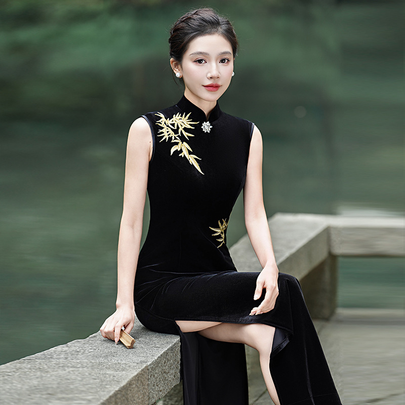 Velvet Qipao 2026 New Model Runway Stage Performance Dress Long Elegant High-End Fishtail Gown Dress Childhood Sweetheart