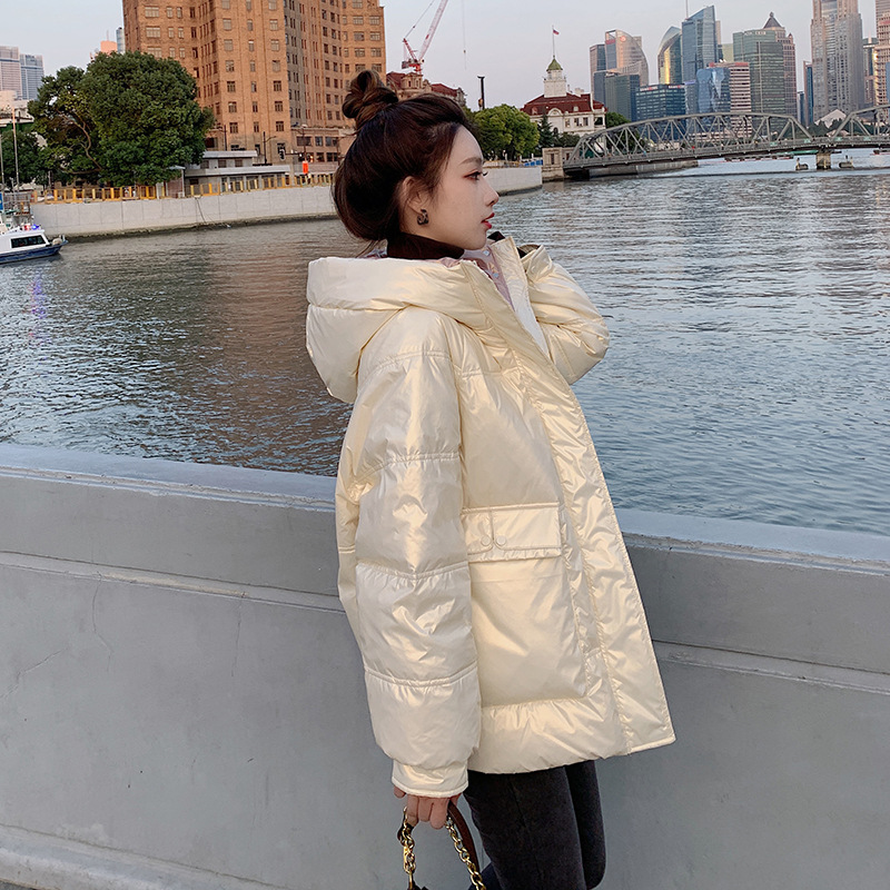 Real Shot of Off-White Short down Jacket for Women, 2026 New Model, High-End Stylish for Petite Figures, Winter, No-Wash, Glossy, Lightweight