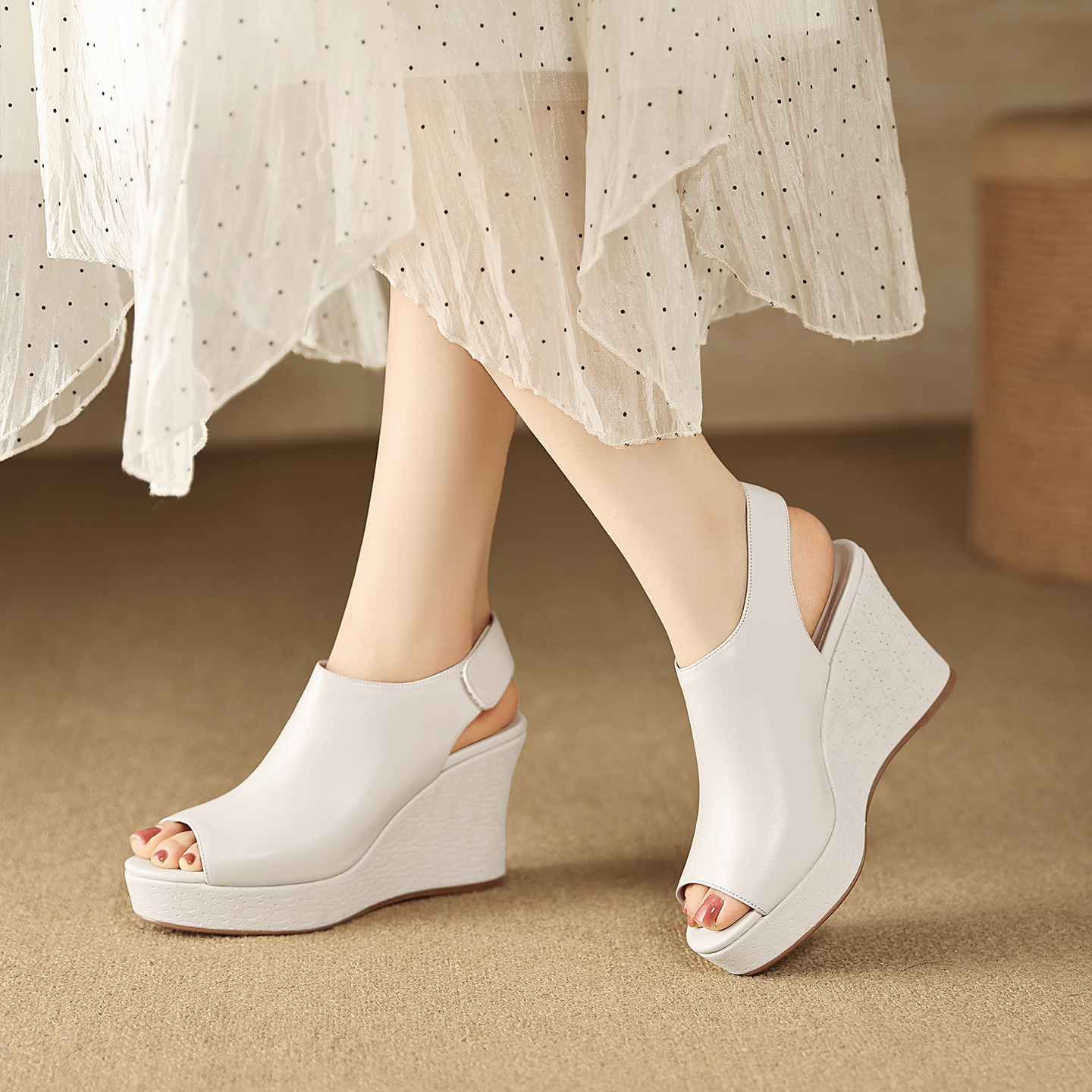 Sandal cao gót nữ quai ngang mũi hở đế xuồng gót 9 cm — màu đen, màu trắng ngà