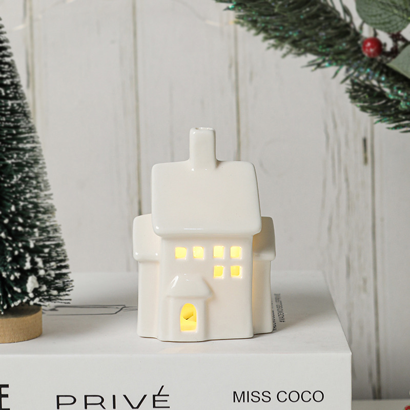 Transfronterizo cerámica nórdica pequeña casa iluminada LED casa decoración navideña creativa nueva decoración europea al por mayor