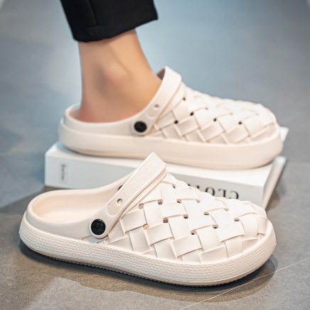 Zapatillas Baotou negras puras para hombres en verano, sandalias deportivas con sentido de mierda, zapatos de playa de doble uso para jóvenes al aire libre