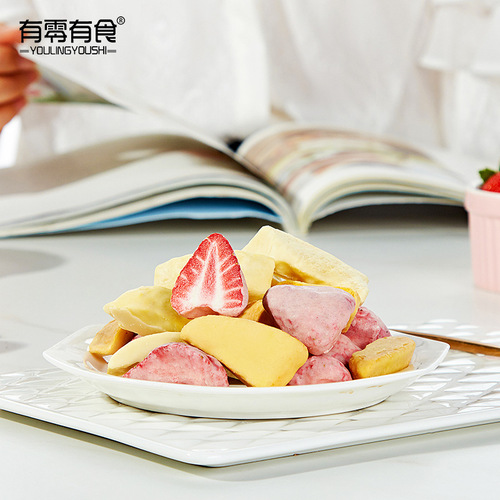 New date with zero and full freeze-dried strawberries, mango, durian, healthy ready-to-eat mixed fruits, strawberry crispy snack