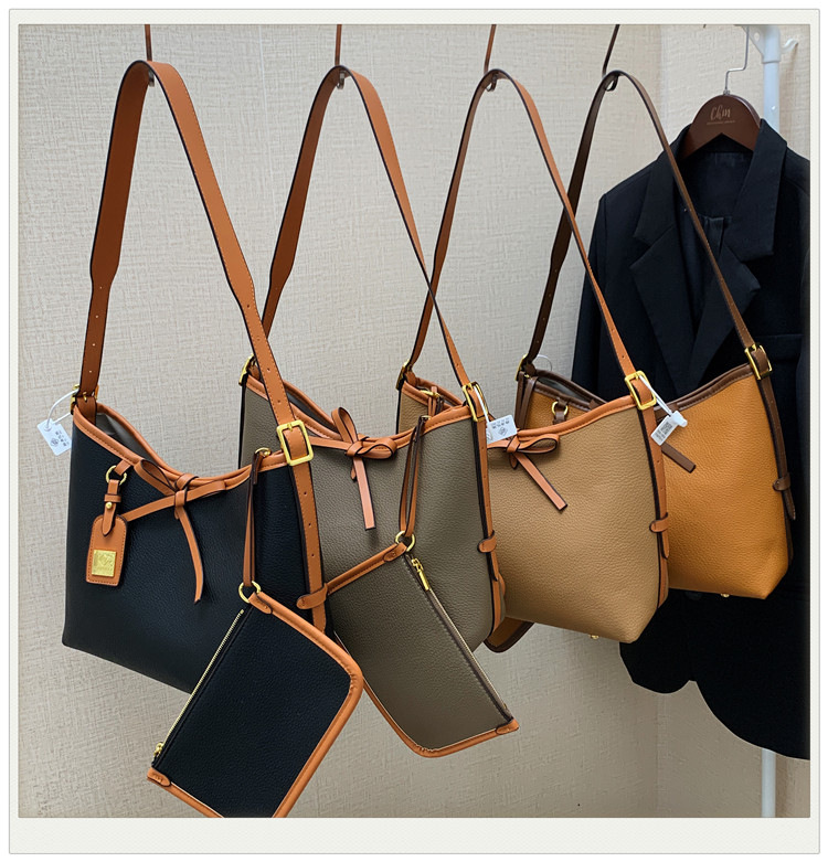 Women's Large Autumn Pu Leather Solid Color Vintage Style Square String Bag Sets display picture 1