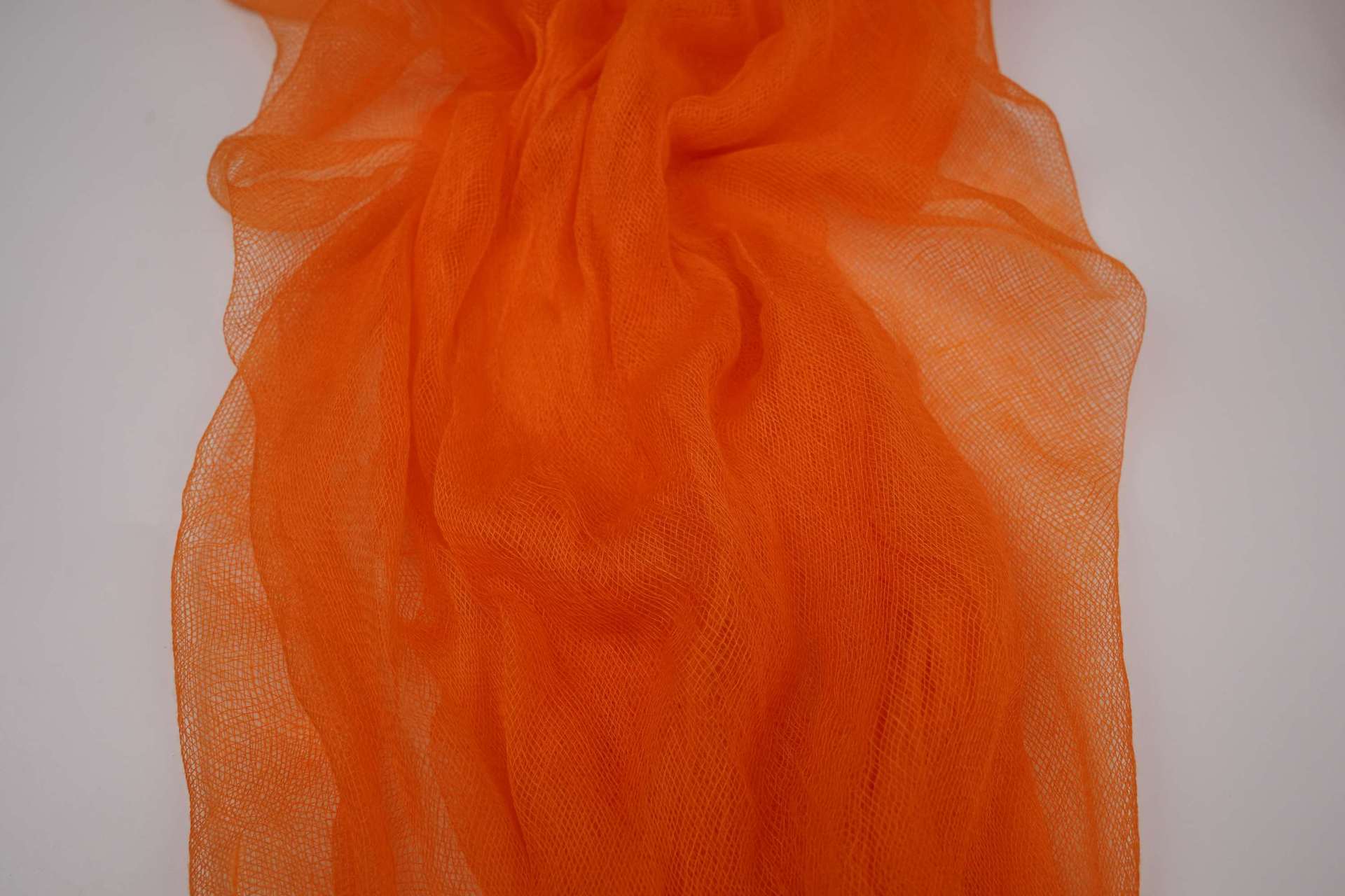 Suministros de gasa manchada de sangre para Halloween para Amazon, manteles espeluznantes para festivales de fantasmas, pantallas para ventanas DIY, tela de gasa teñida de color sangre. image 12