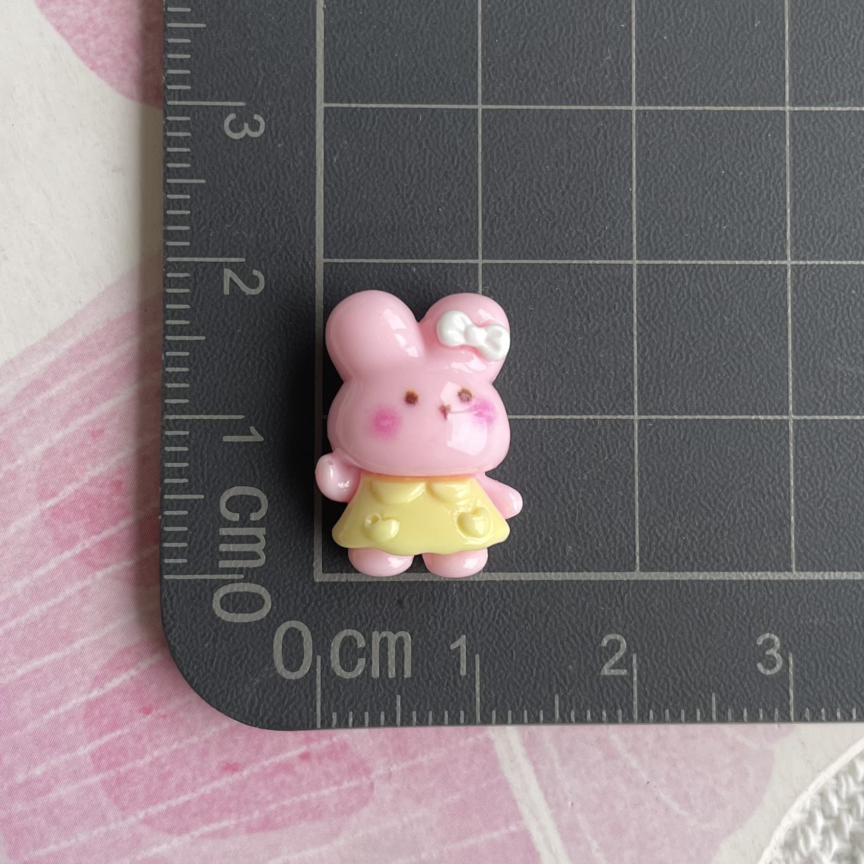 小さいサイズの動物の樹脂の部品の猫のウサギの恐竜の熊の装飾の材料のヘアピンの携帯のケースの靴の装飾のアクセサリ