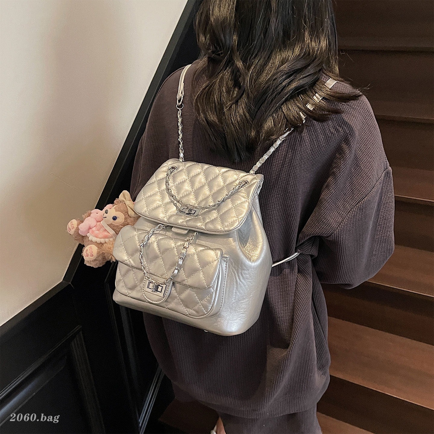 Chaîne de diamond bolsas de viaje femeninas de estilo de fragancia versátil 2026 mochila de moda de hombro nueva mochila de gran capacidad pequeña