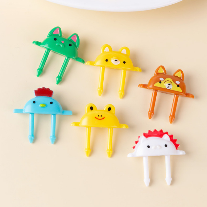 Uso doméstico Cartoon Tenedores para fruta para niños Creativo Animales para niños Set de palillos de plástico para fruta Palillos para fiambrera