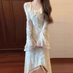 法式重工蕾丝连衣裙子女2025新款今年流行气质显瘦喇叭袖长裙子秋